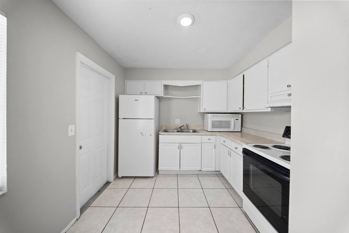 Apartment for rent at 464A-464B Carolina Ave, Fort Myers, FL 33905