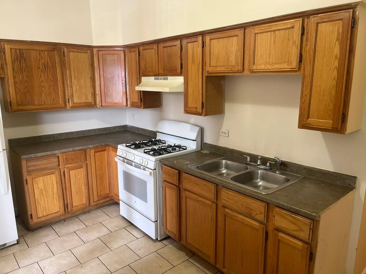 Apartment for rent at 7451 -53 S Vernon Ave, Chicago, IL 60619