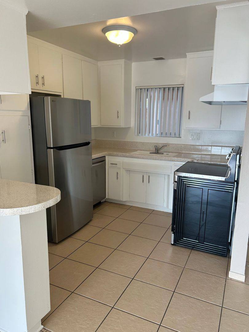 Apartment for rent at 2440-2450 N Harbor Blvd, Fullerton, CA 92835
