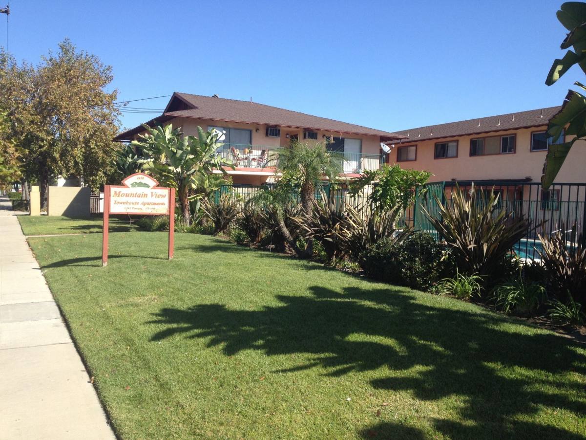 Apartment for rent at 2440-2450 N Harbor Blvd, Fullerton, CA 92835