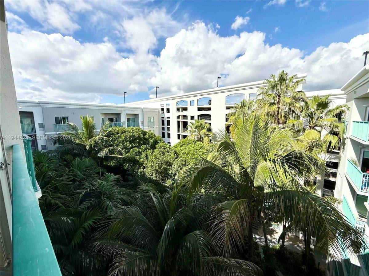 Apartment for rent at 6001 SW 70th St #612, Miami, FL 33143