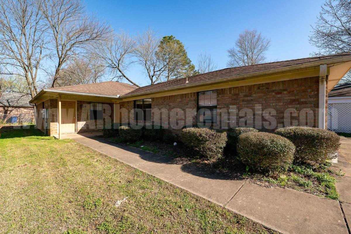 Apartment for rent at 114 S Mitchell St, Conway, AR 72034