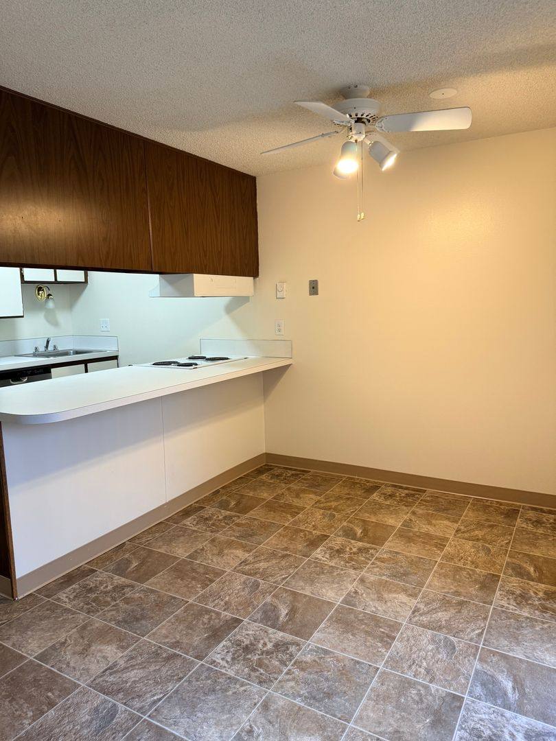 Townhouse for rent at 190 Boone Rd SE, Salem, OR 97306