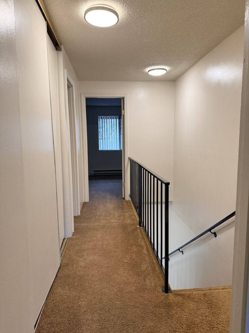 Townhouse for rent at 190 Boone Rd SE, Salem, OR 97306