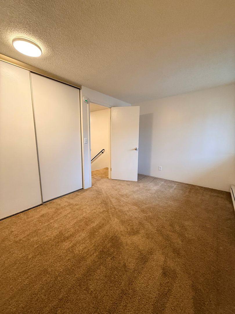 Townhouse for rent at 190 Boone Rd SE, Salem, OR 97306