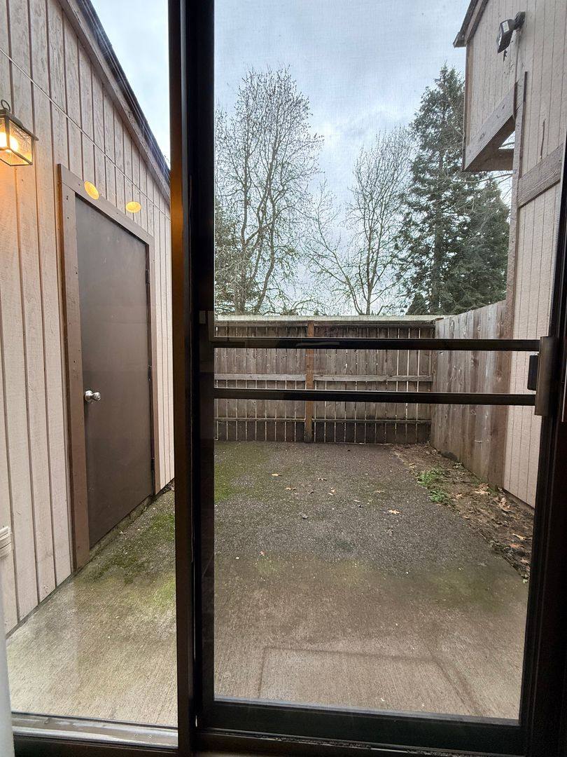 Townhouse for rent at 190 Boone Rd SE, Salem, OR 97306