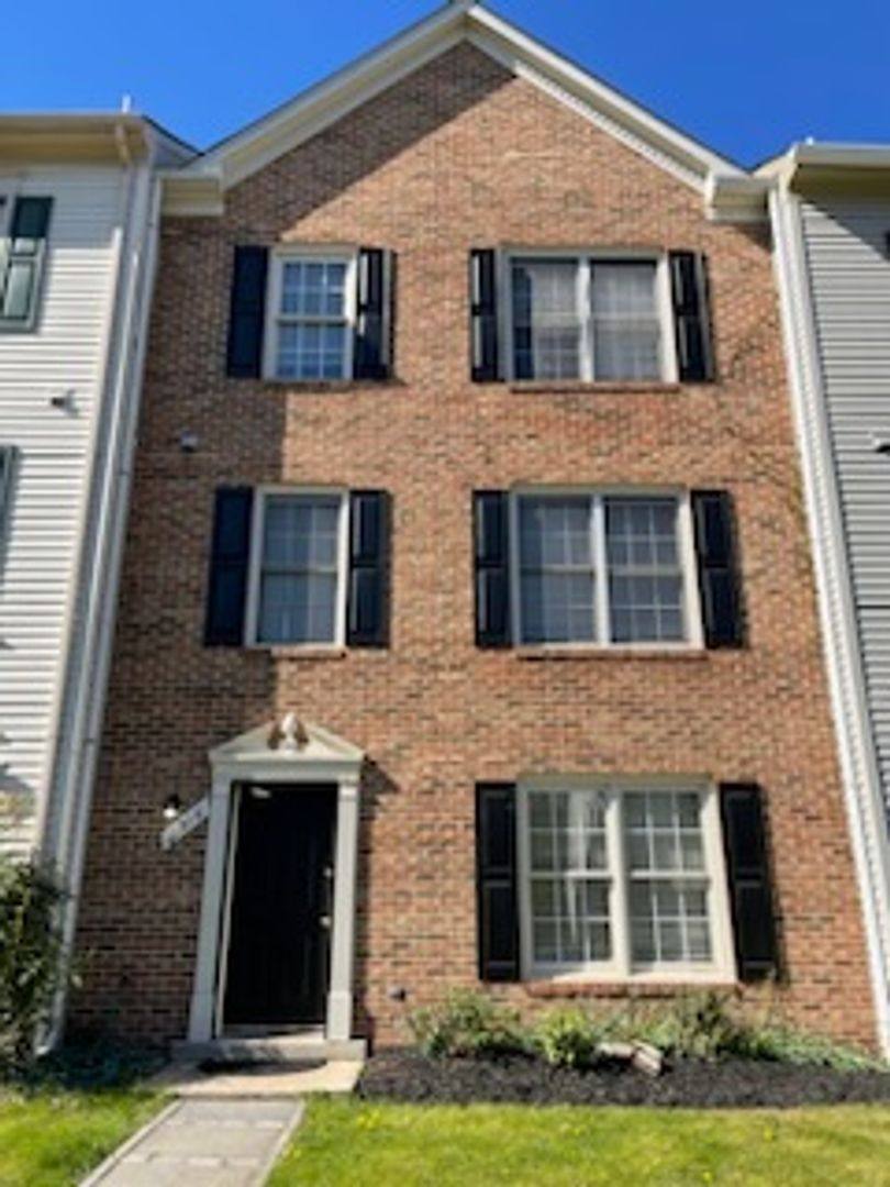 Townhouse for rent at 5516 Sully Lake Dr, Centreville, VA 20120