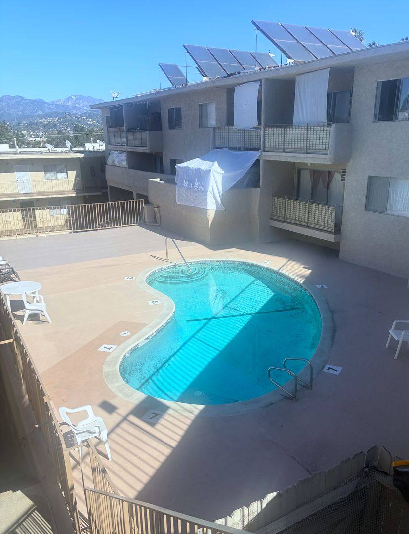 Apartment for rent at 518 E Cypress St, Glendale, CA 91205