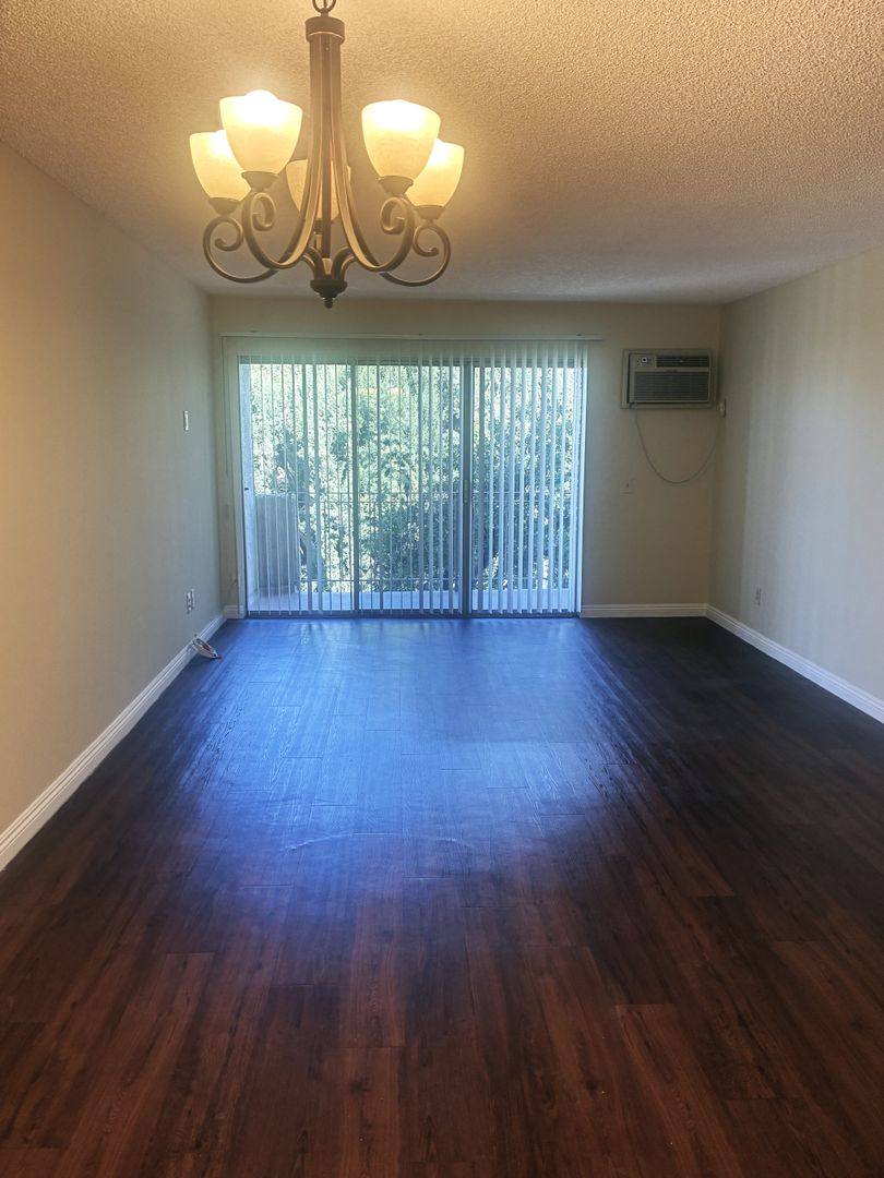 Apartment for rent at 518 E Cypress St, Glendale, CA 91205