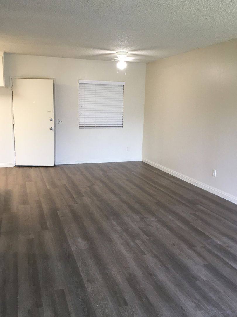 Apartment for rent at 518 E Cypress St, Glendale, CA 91205