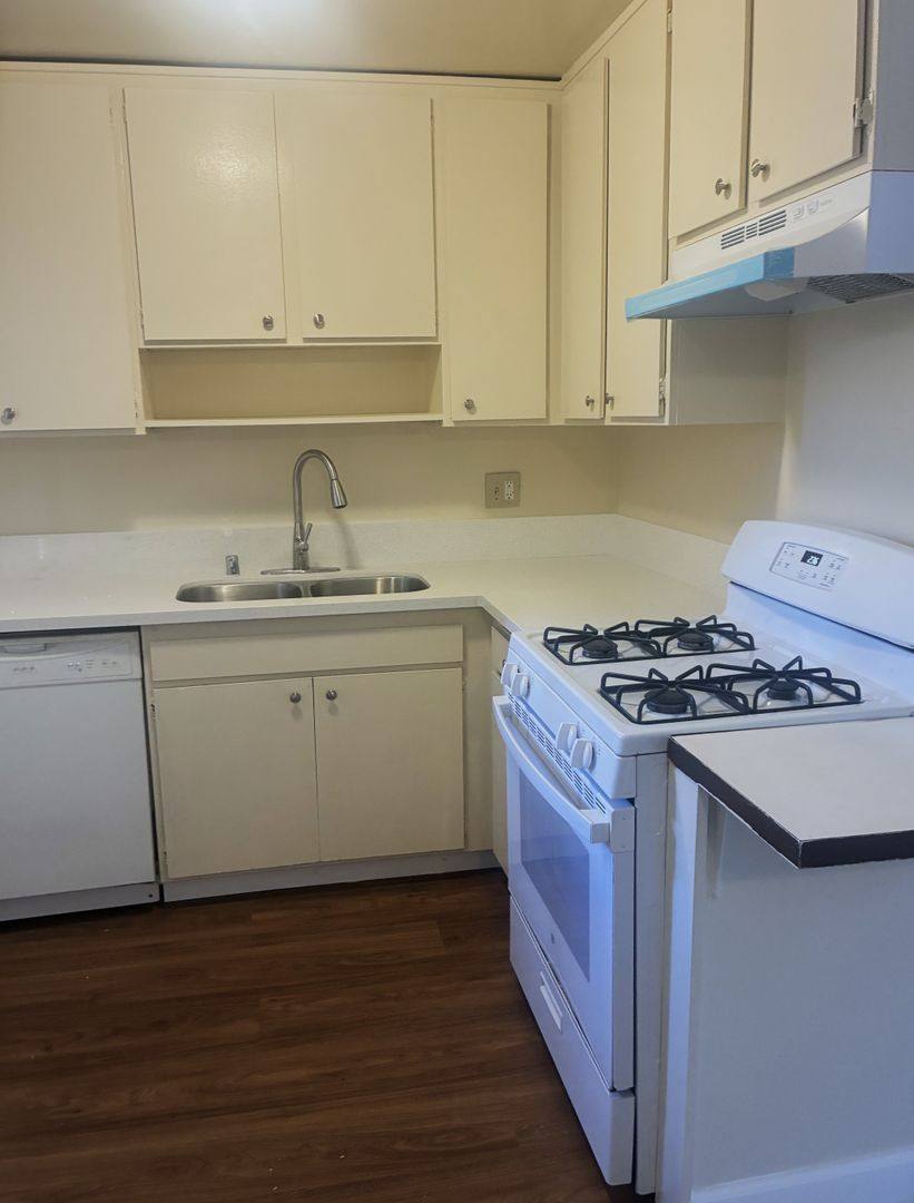 Apartment for rent at 518 E Cypress St, Glendale, CA 91205