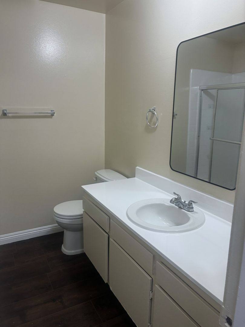 Apartment for rent at 518 E Cypress St, Glendale, CA 91205