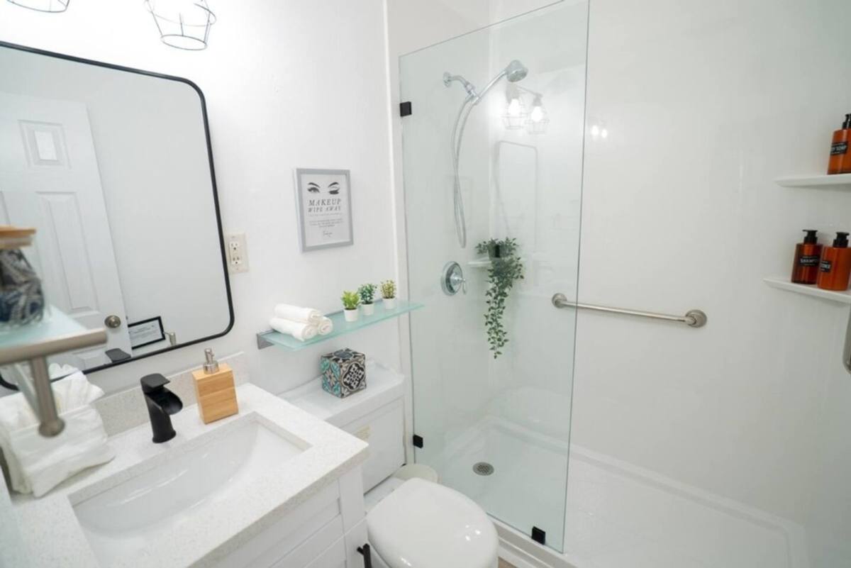 House for rent at 524 61st St S, Saint Petersburg, FL 33707