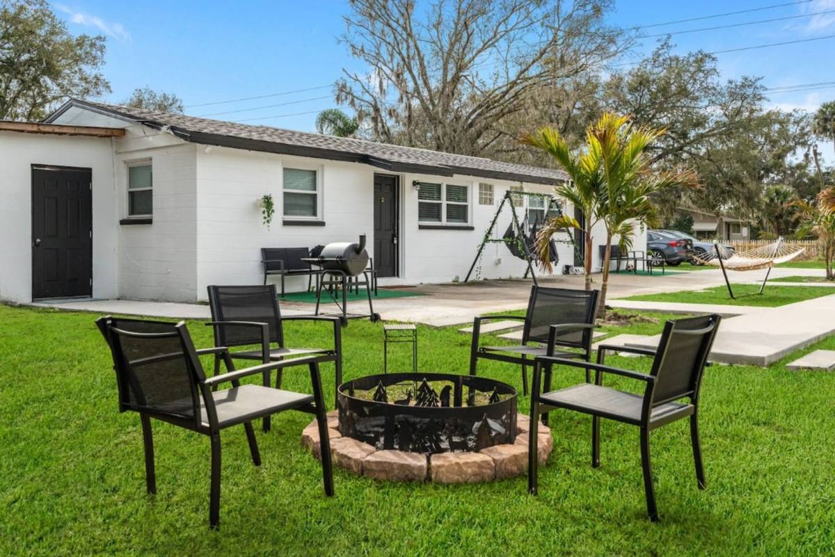 Apartment for rent at 3104 Wallace Branch Rd, Plant City, FL 33565