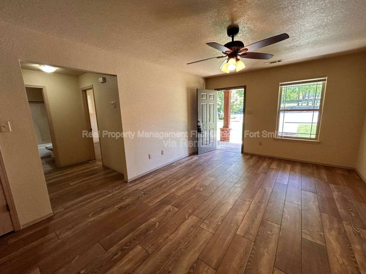 Apartment for rent at 318 S 12th St, Fort Smith, AR 72901