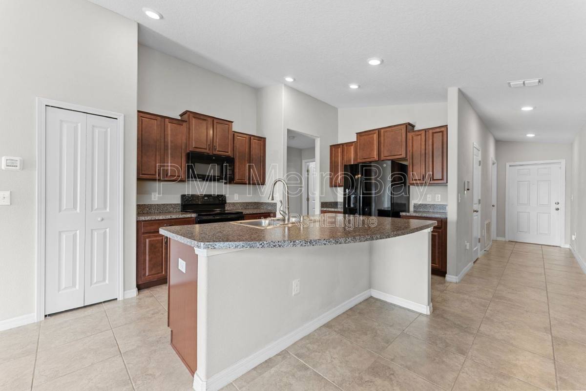 House for rent at 10208 Carloway Hills Dr, Wimauma, FL 33598