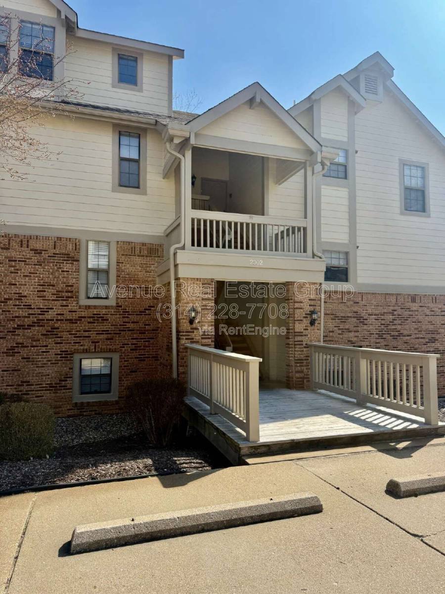 Apartment for rent at 2302 Canyonlands Dr E, Maryland Heights, MO 63043