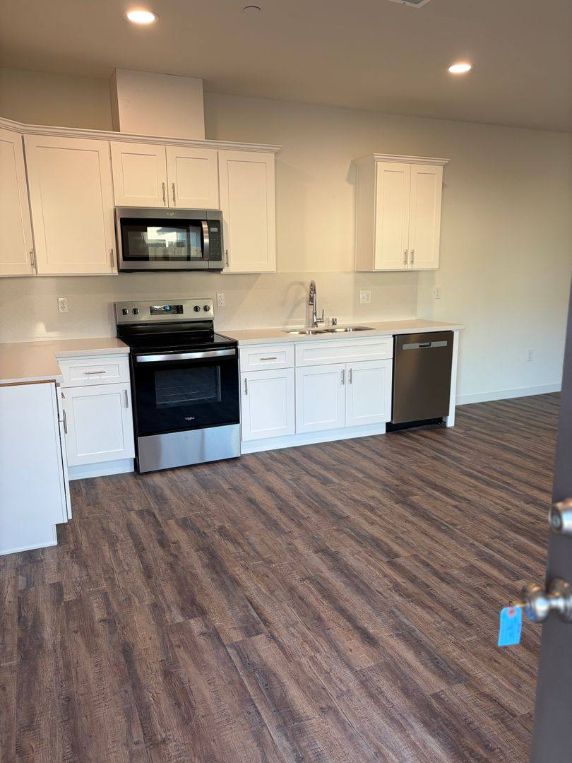 Apartment for rent at 6011 Cougar Trail, Bakersfield, CA 93306