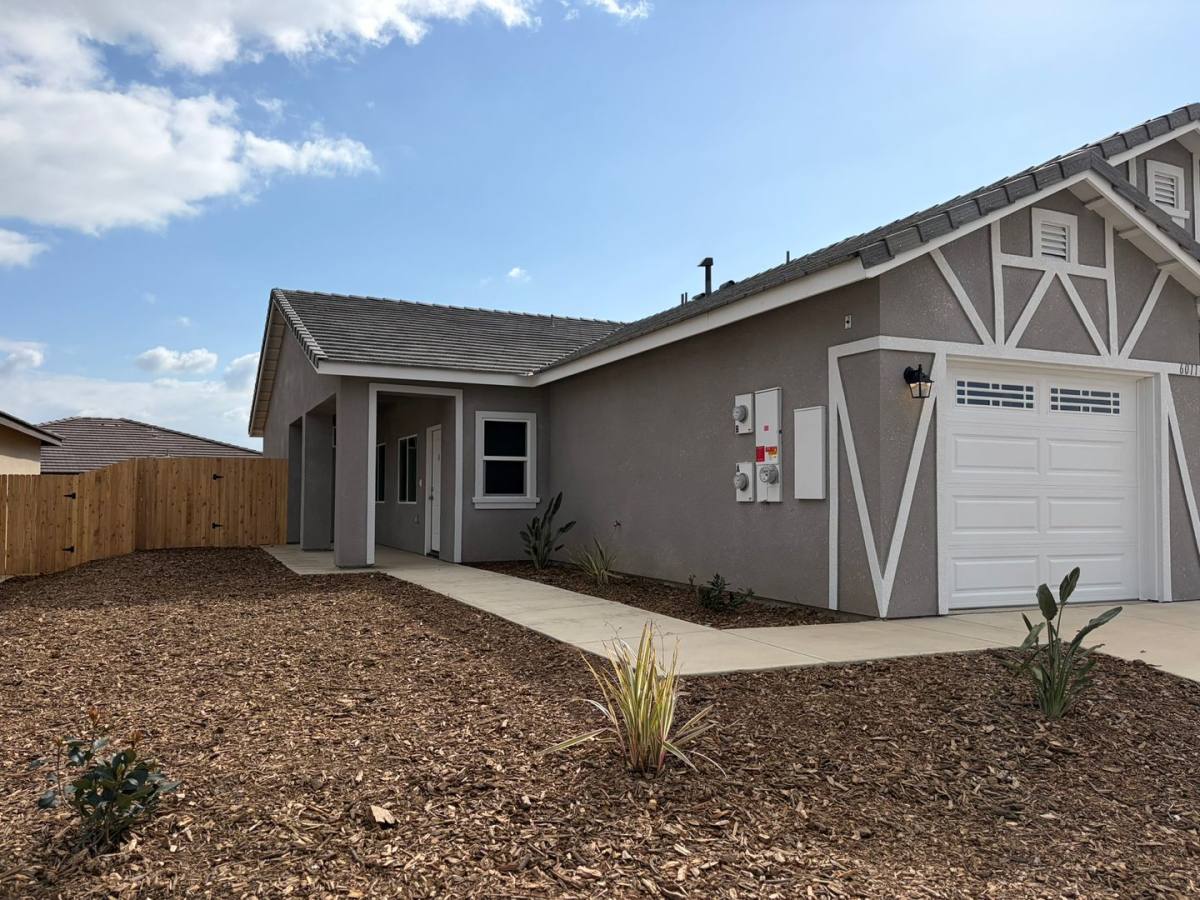 Apartment for rent at 6011 Cougar Trail, Bakersfield, CA 93306