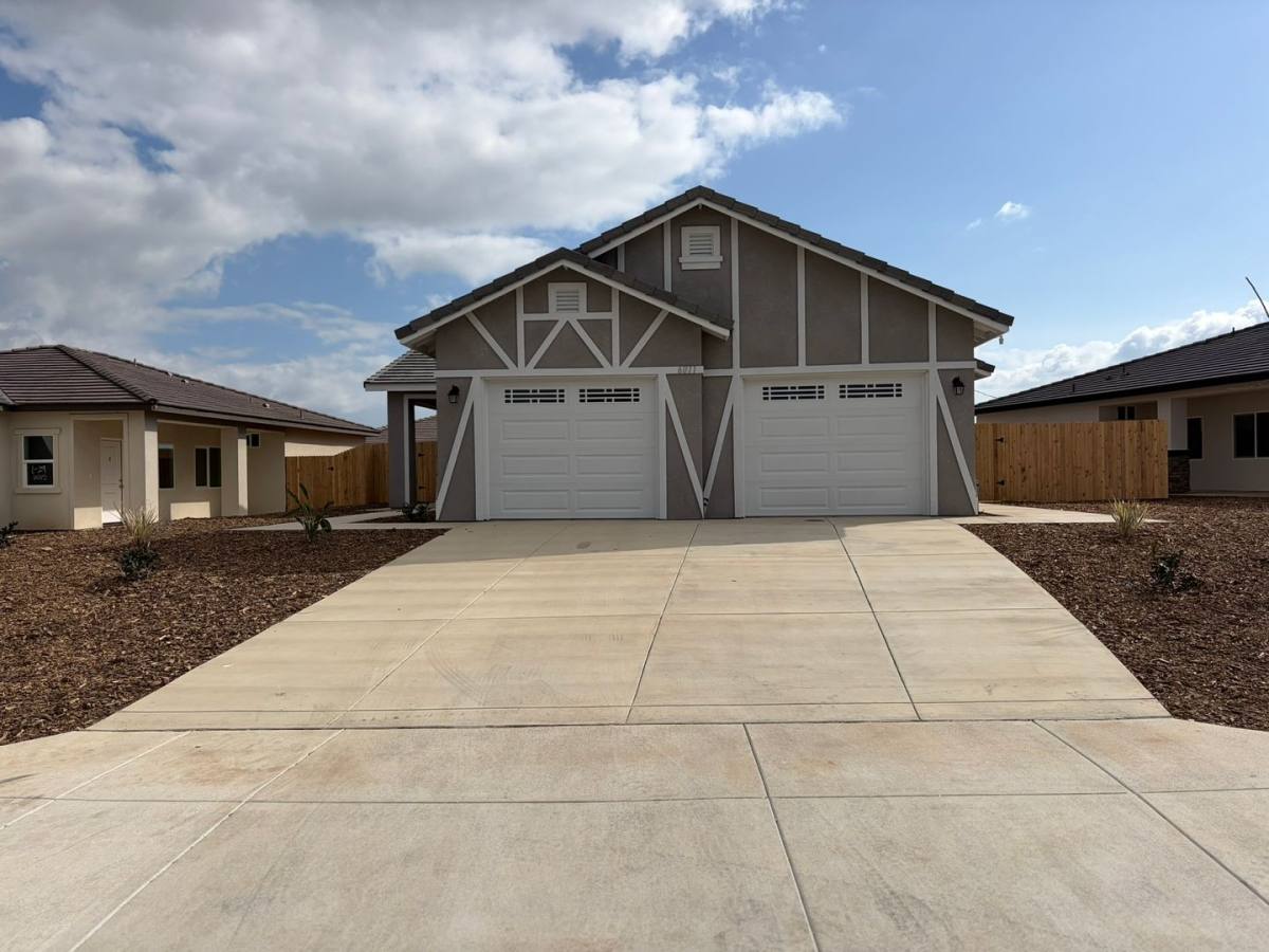 Apartment for rent at 6011 Cougar Trail, Bakersfield, CA 93306