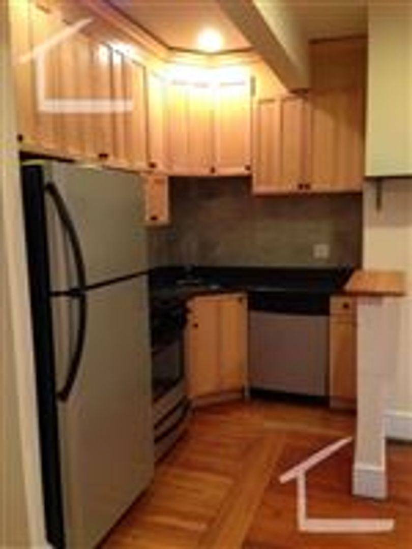 Apartment for rent at 158 Winthrop St #1, Brookline, MA 02445