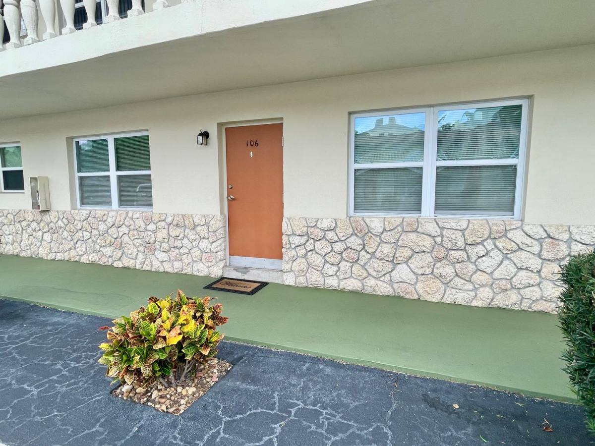 Apartment for rent at 923 22nd Place, Vero Beach, FL 32960