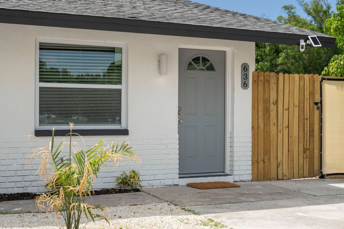 Townhouse for rent at 636 638 Lake Plams Dr, Largo, FL 33771