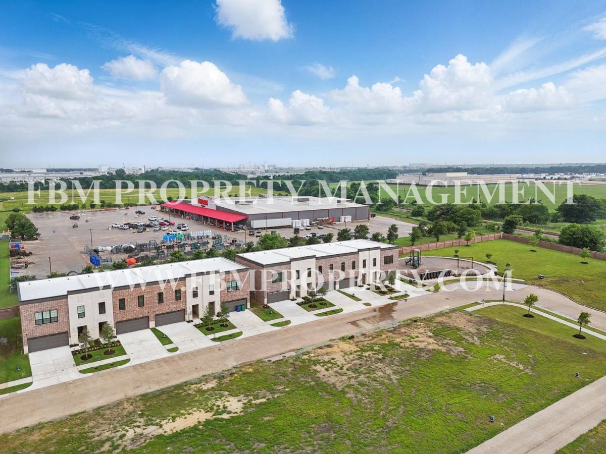 Townhouse for rent at 2871 Amelia Lane, Waxahachie, TX 75165