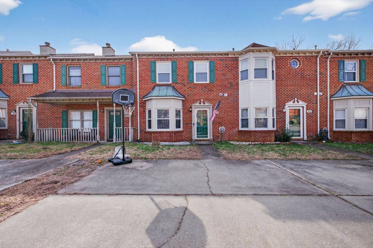 House for rent at 729 Creekside Crescent, Chesapeake, VA 23320