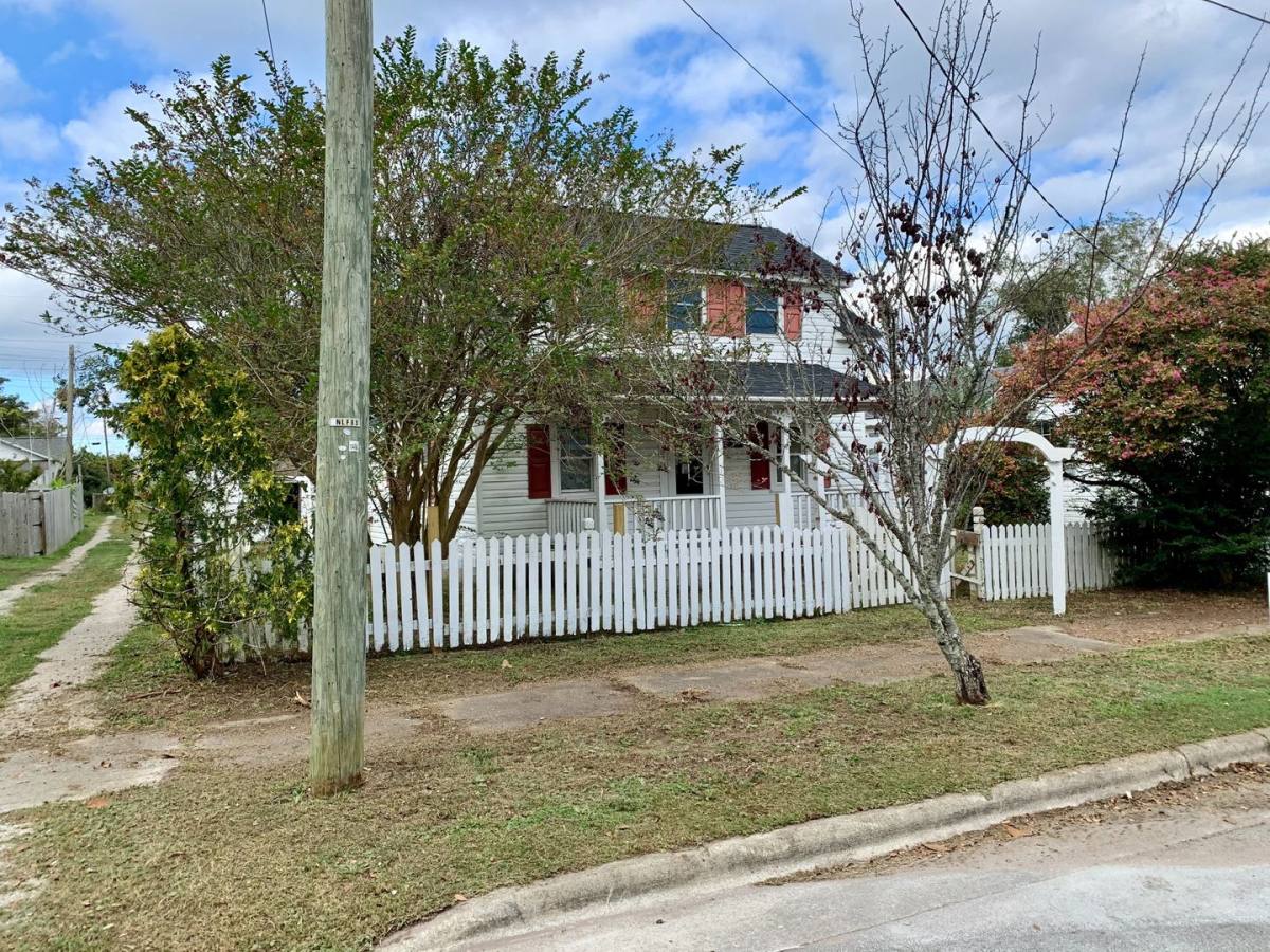 House for rent at 1002 Fisher St, Morehead City, NC 28557