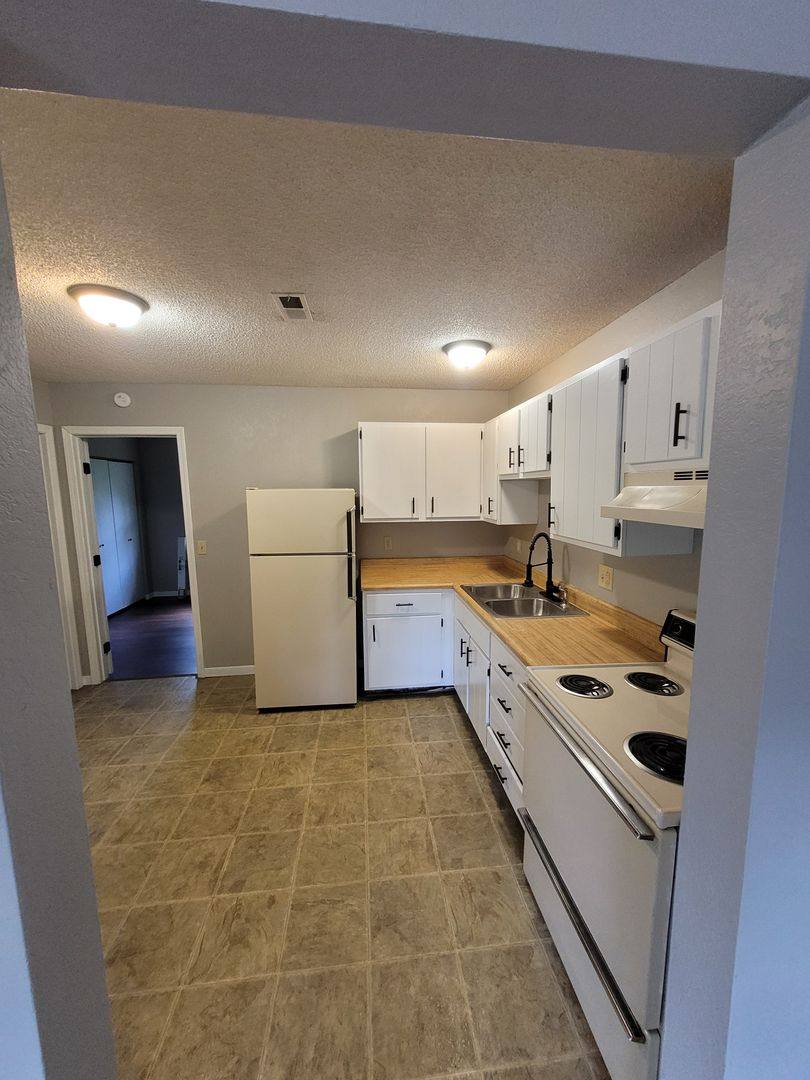 Apartment for rent at 720 Monroe St, Park Hills, MO 63601