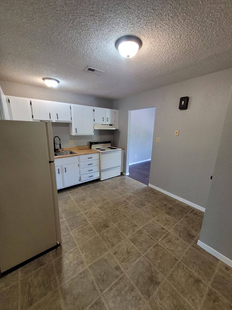 Apartment for rent at 720 Monroe St, Park Hills, MO 63601