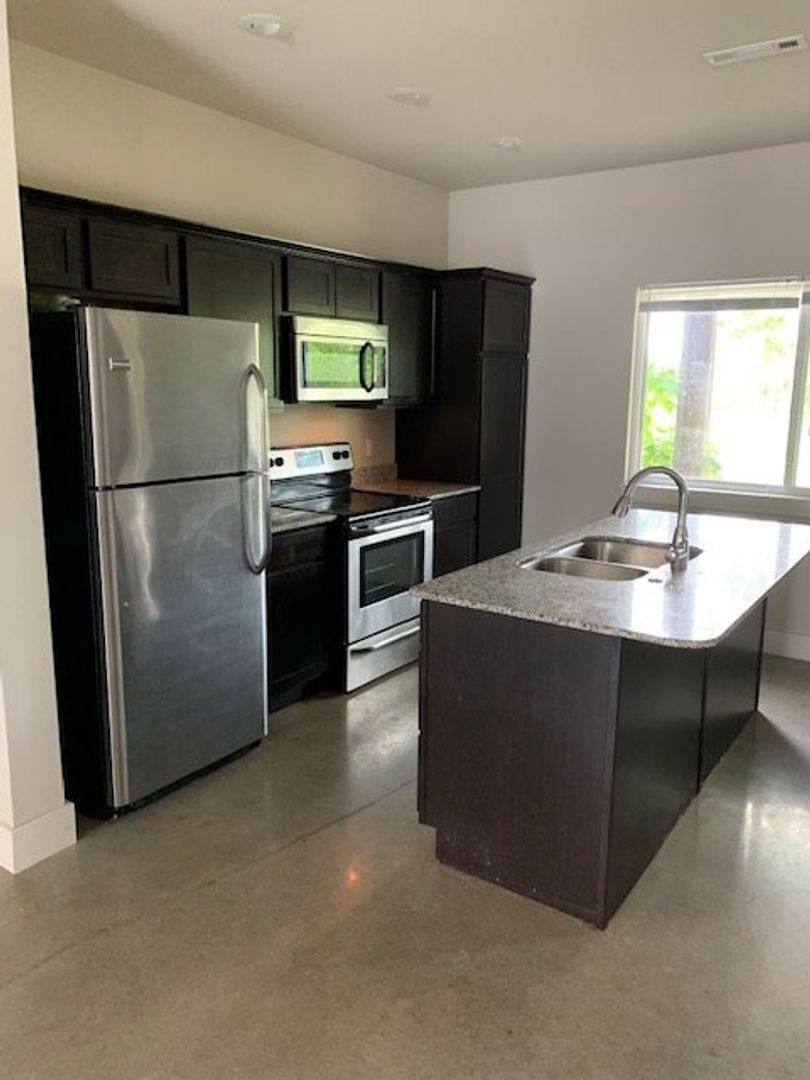 Townhouse for rent at 303 307 E Appleby Rd, Fayetteville, AR 72703