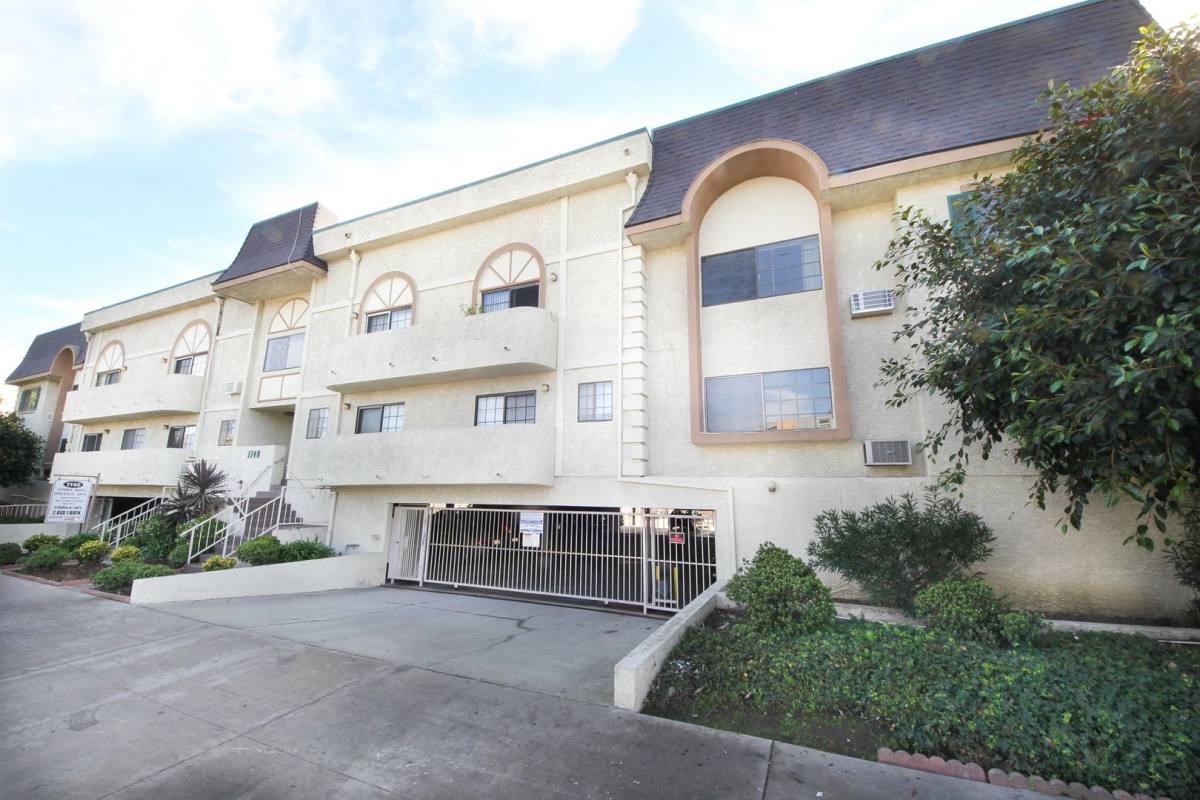 Apartment for rent at 1140 Venice Blvd, Venice, CA 90291