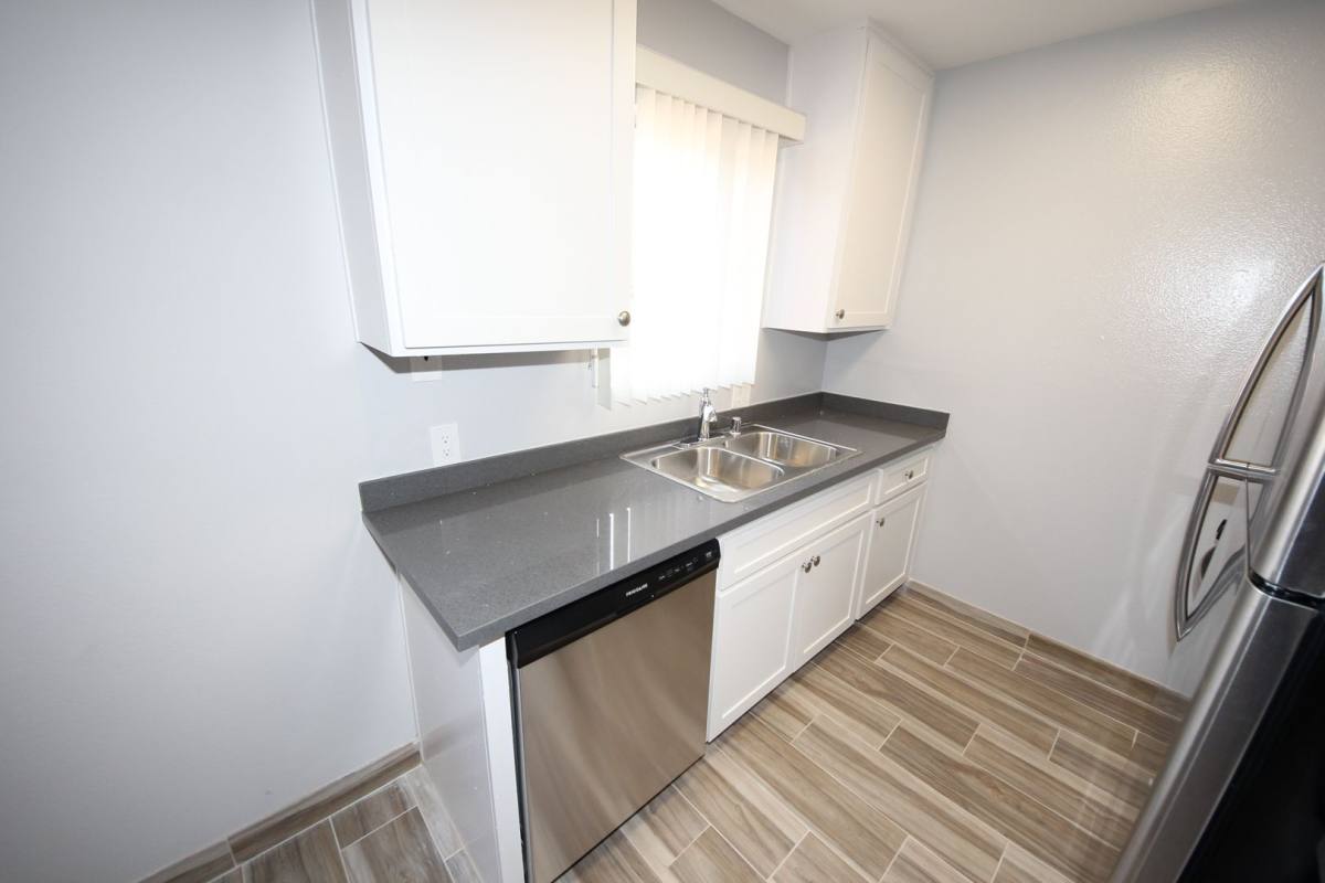 Apartment for rent at 1140 Venice Blvd, Venice, CA 90291