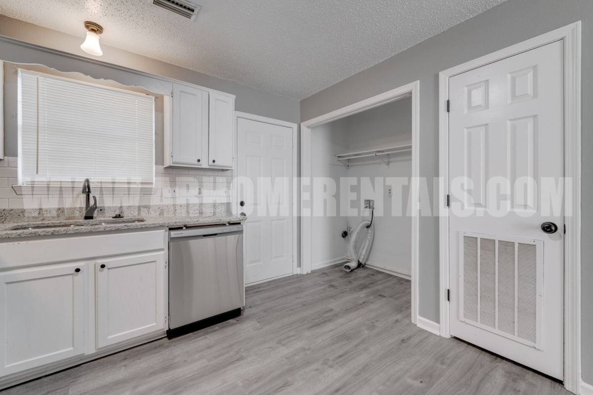 Apartment for rent at 2415 Washington Ave, Conway, AR 72032