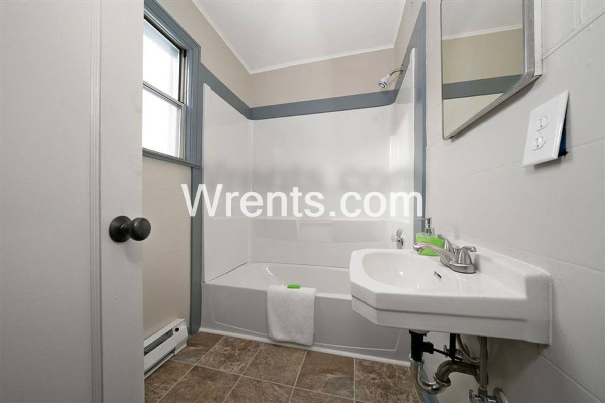 Apartment for rent at 1712 E Sanson, Spokane, WA 99207