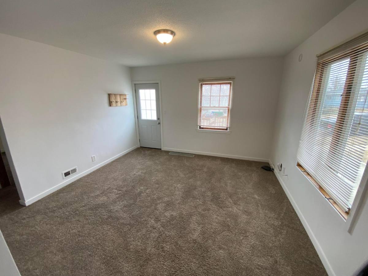 Apartment for rent at 404 S Wayland Ave, Sioux Falls, SD 57103