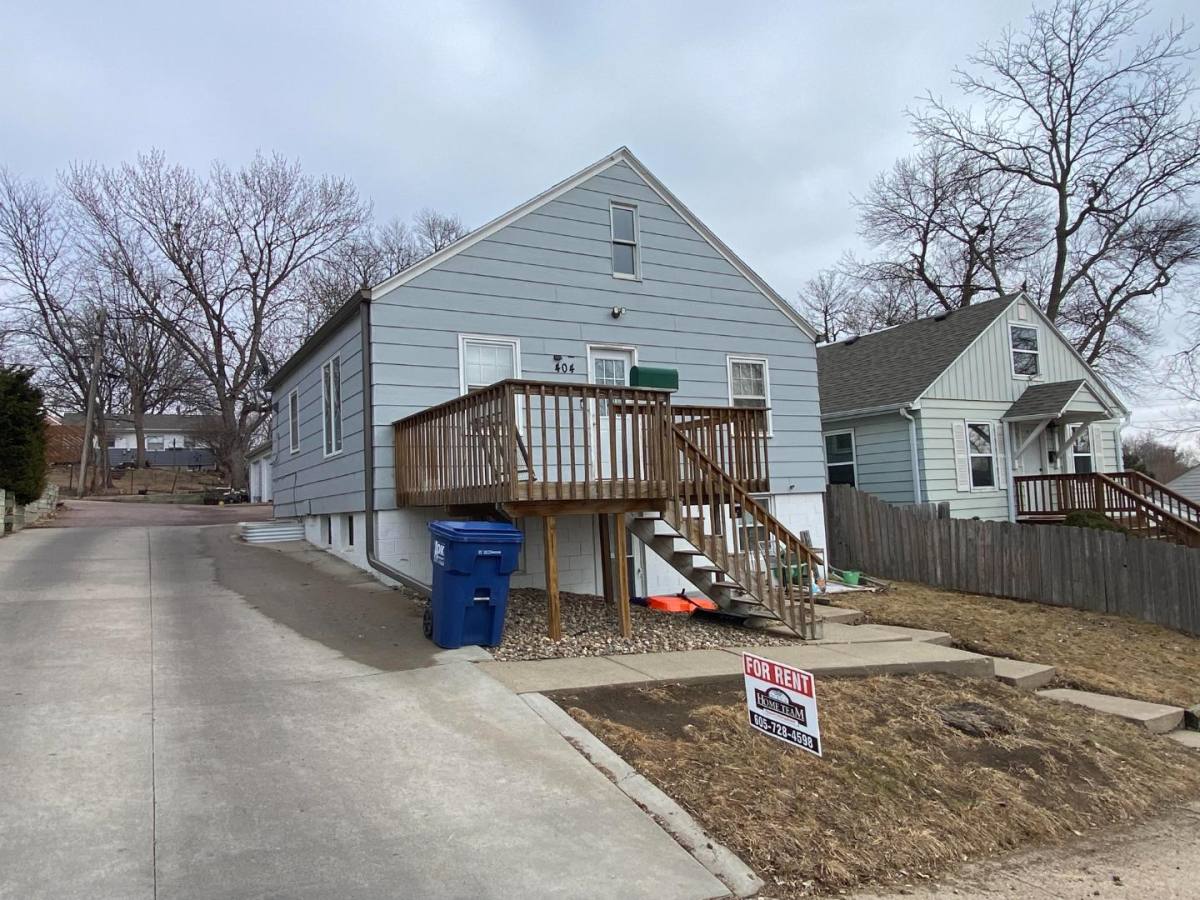 Apartment for rent at 404 S Wayland Ave, Sioux Falls, SD 57103