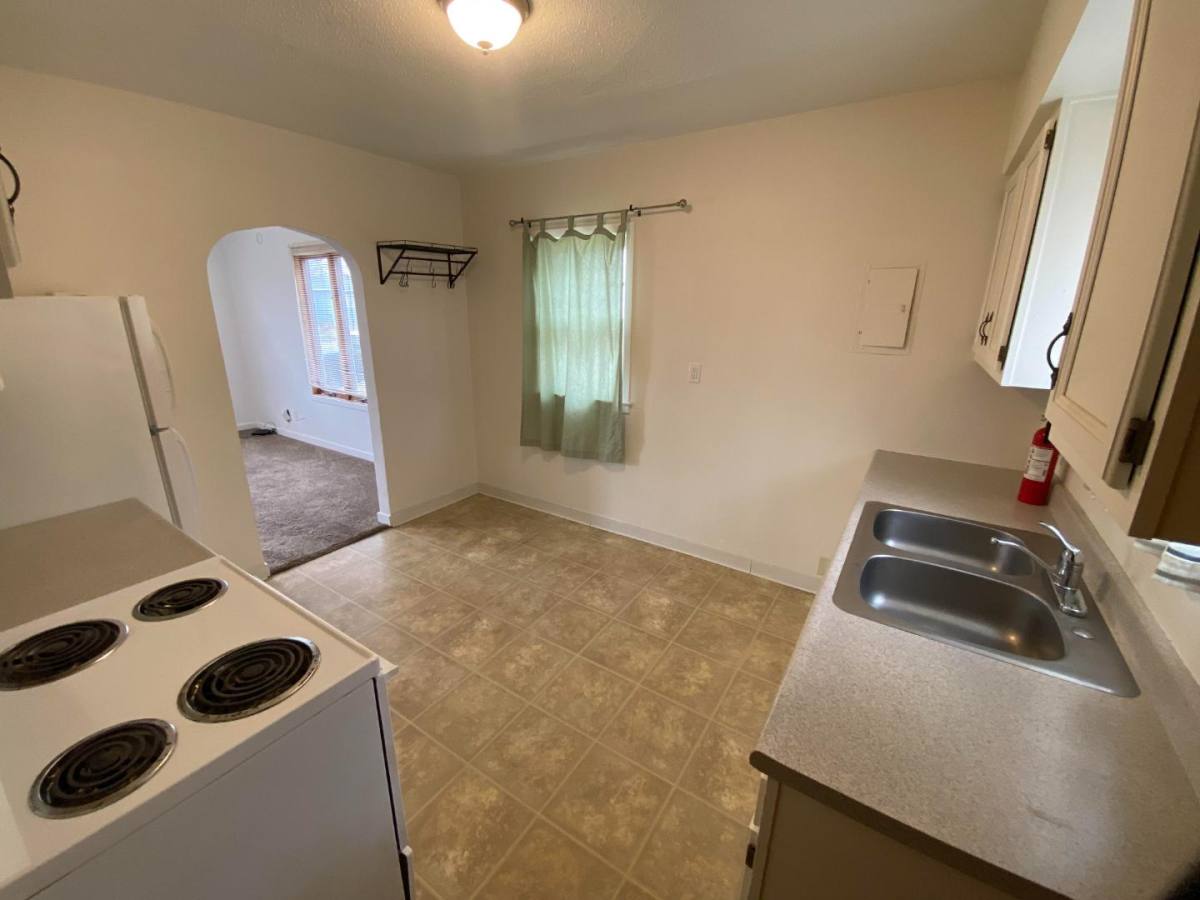 Apartment for rent at 404 S Wayland Ave, Sioux Falls, SD 57103