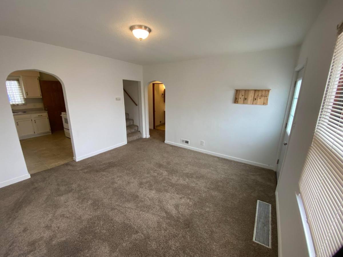 Apartment for rent at 404 S Wayland Ave, Sioux Falls, SD 57103