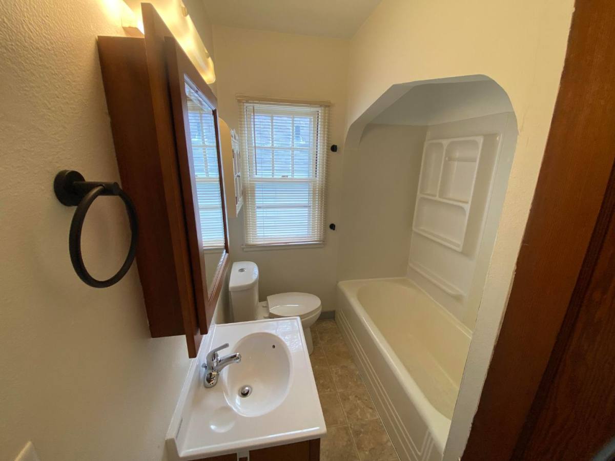 Apartment for rent at 404 S Wayland Ave, Sioux Falls, SD 57103