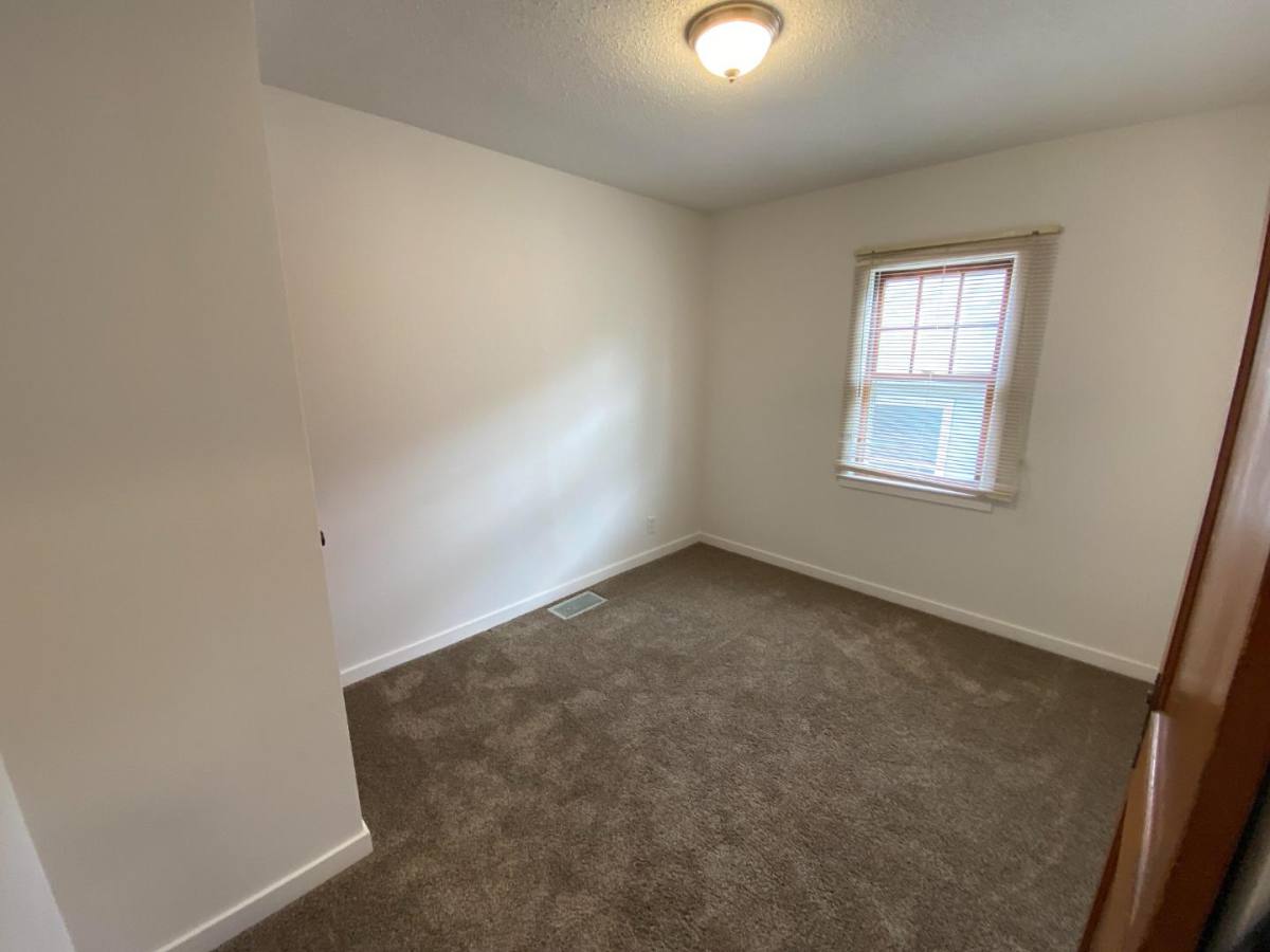 Apartment for rent at 404 S Wayland Ave, Sioux Falls, SD 57103