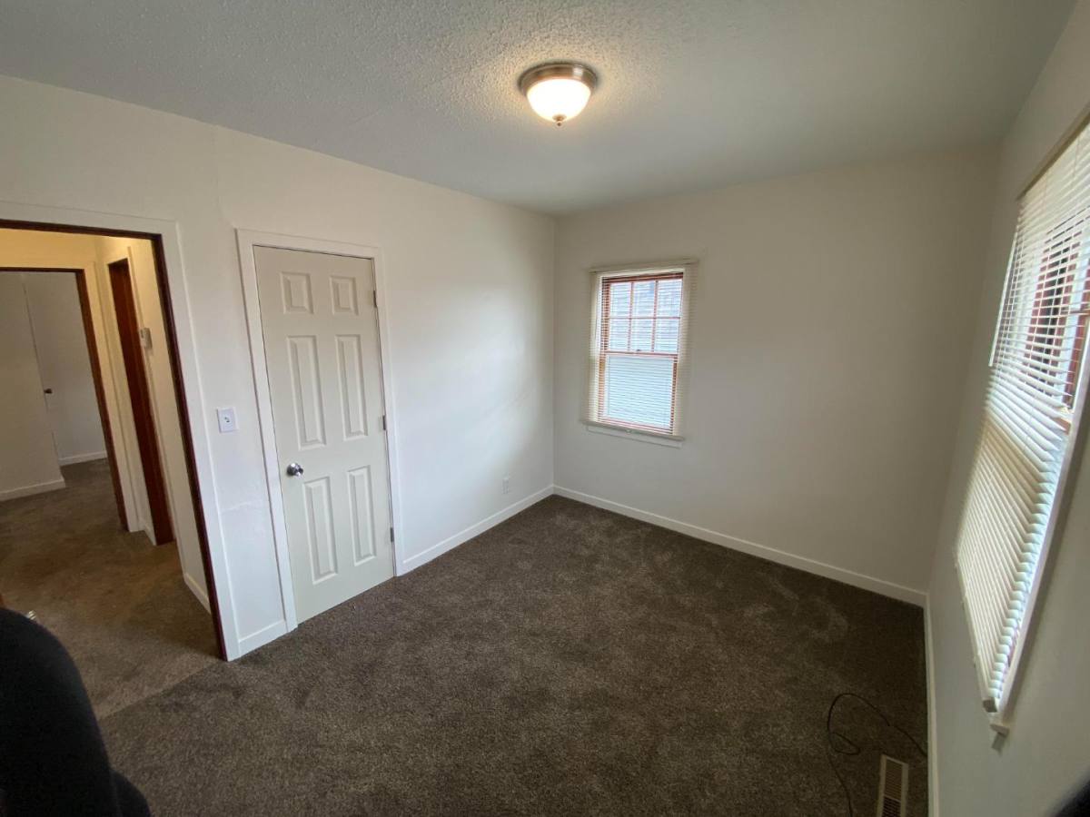Apartment for rent at 404 S Wayland Ave, Sioux Falls, SD 57103