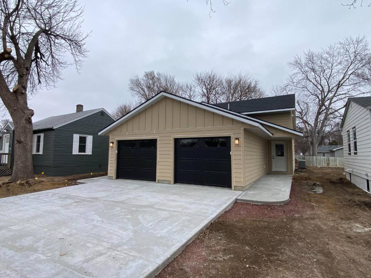Apartment for rent at 218 S Elmwood Ave, Sioux Falls, SD 57104