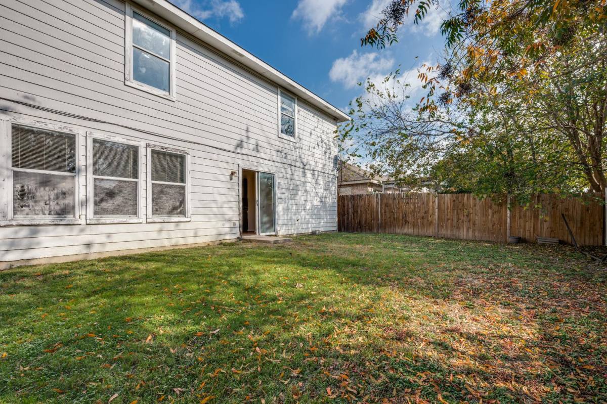 House for rent at 10141 Chapel Rock Dr, Fort Worth, TX 76116