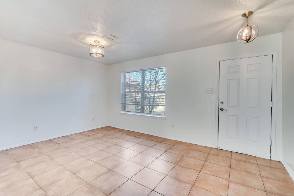 House for rent at 10141 Chapel Rock Dr, Fort Worth, TX 76116