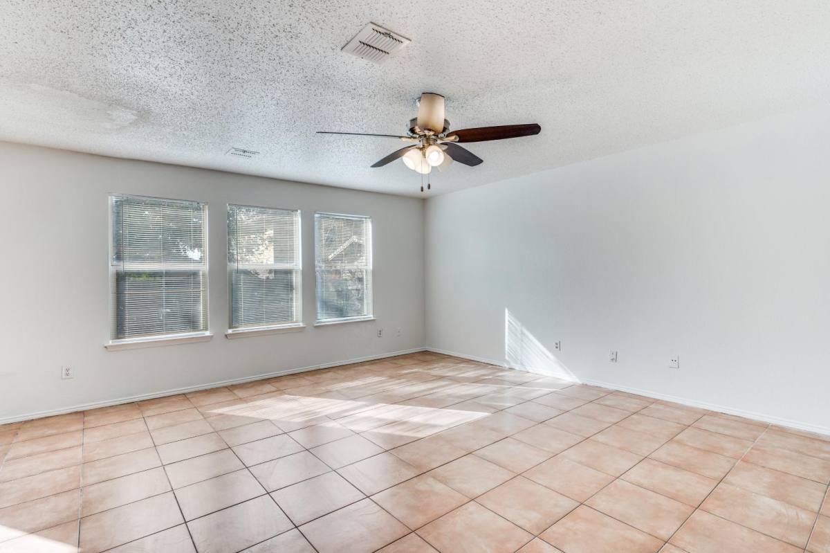 House for rent at 10141 Chapel Rock Dr, Fort Worth, TX 76116