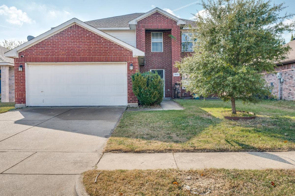 House for rent at 10141 Chapel Rock Dr, Fort Worth, TX 76116