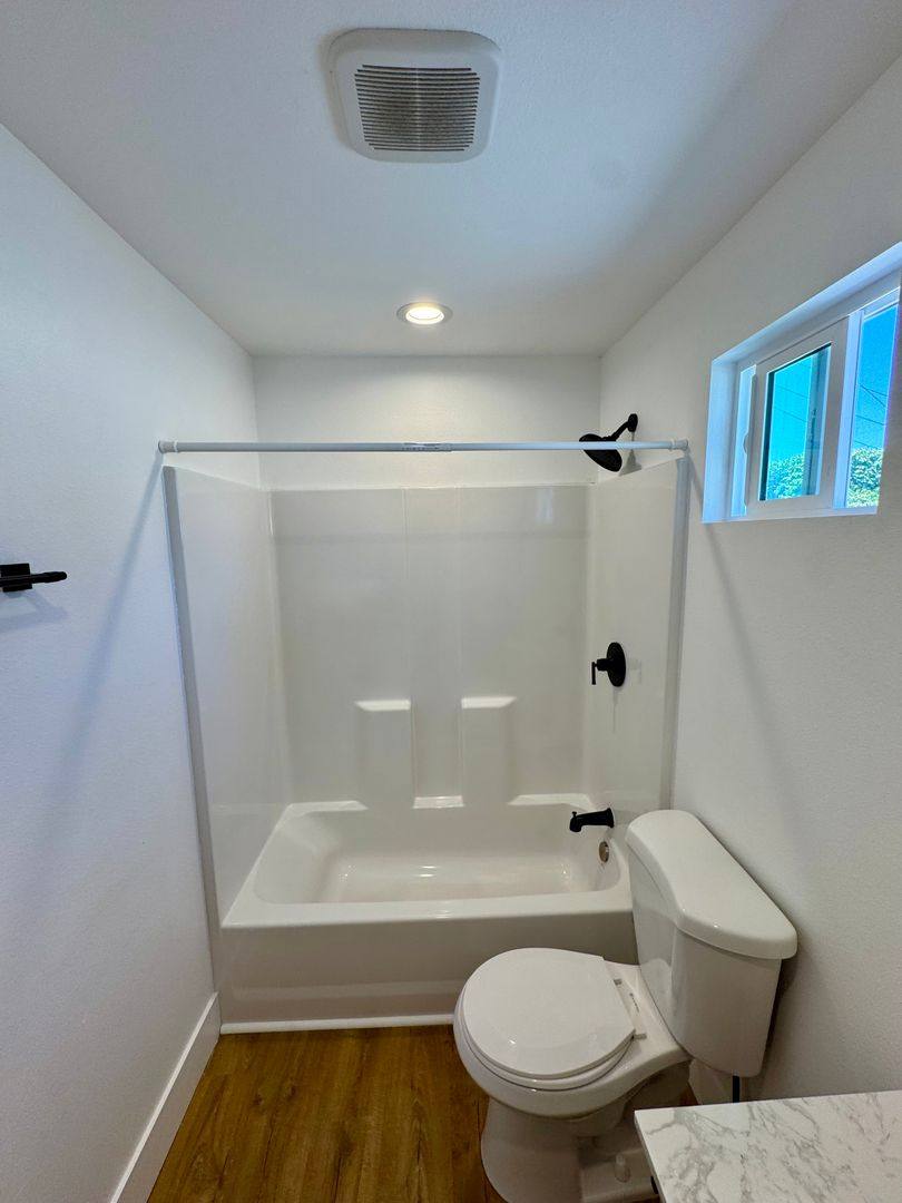 Apartment for rent at 4542 N Lakewood Blvd, Long Beach, CA 90808
